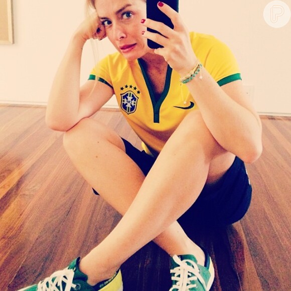 Angélica disse que está nervosa para o jogo, em 8 de julho de 2014: 'Esperando a hora passar!!!'