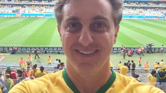 Luciano Huck tenta esquecer resultado do jogo do Brasil: 'Outras copas virão'
