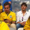 Luciano Huck teve a companhia do ator internacional Ashton Kutcher no jogo do Brasil contra a Alemanha