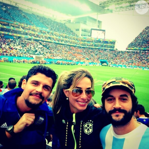 Mariana Weickert escreveu na legenda da foto, em tom de brincadeira, que vai torcer contra a Argentina