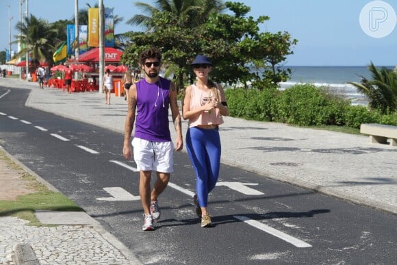 Juliana Didone se exercita com o namorado, Flávio Rossi