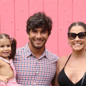 Maria Flor, filha de Deborah Secco e Hugo Moura, quis ligar para o pai