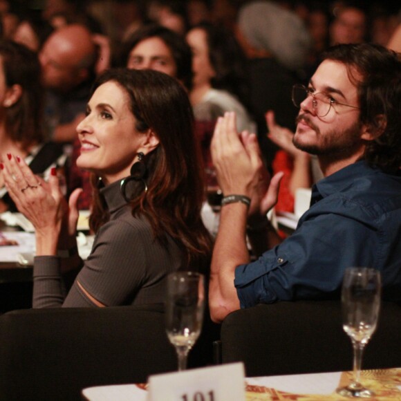 Fátima Bernardes e Túlio Gadêlha prestigiaram o show do cantor Lenine, no Vivo Rio, Zona Sul do Rio de Janeiro, na noite deste sábado, 9 de junho de 2018