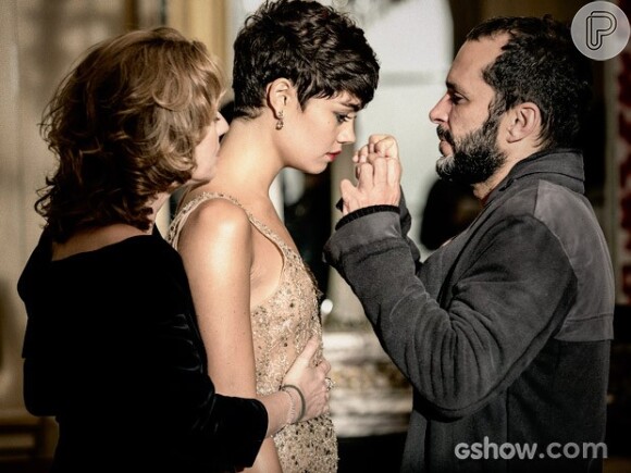 Sophie Charlotte recebe orientações do diretor de 'O Rebu', José Luiz Villamarim, em cena com Patricia Pillar