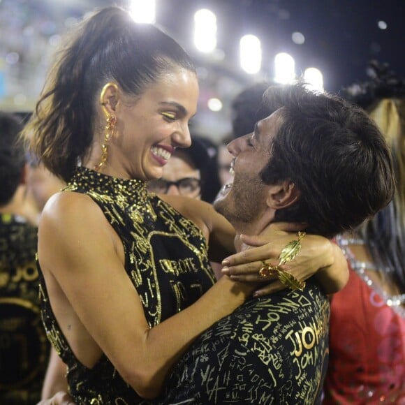 Isis Valverde está grávida de 4 meses e meio de seu primeiro filho com André Resende