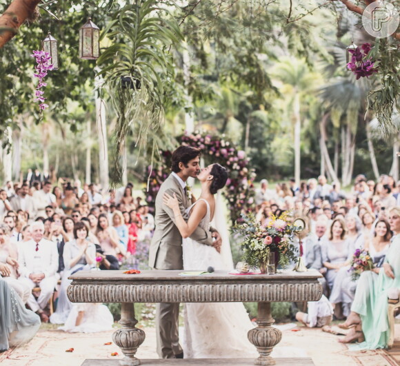 Isis Valverde se casou com modelo André Resende em uma cerimônia realizada a céu aberto no espaço Lago Buriti, em Guaratiba, Zona Oeste do Rio de Janeiro, na tarde deste domingo, 10 de junho de 2018