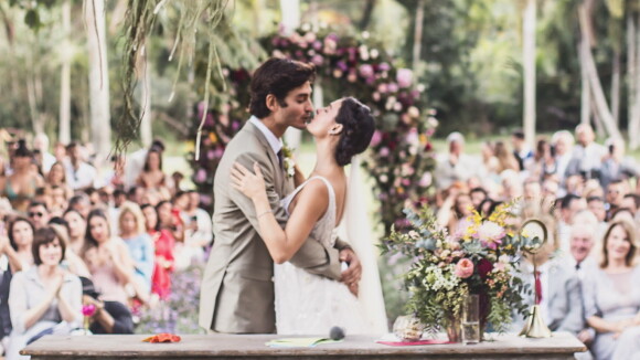 Isis Valverde se casa com André Resende no Rio. Veja vídeos da entrada da noiva!