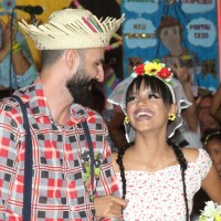 Ex-BBB Gleici se casa com o namorado, Wagner, em festa junina no Rio. Fotos!