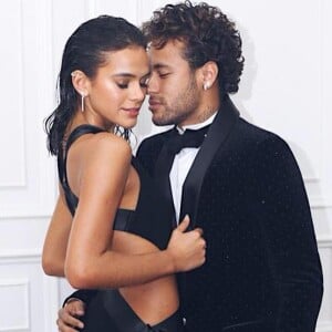 'Se isso não é amor...', disse Bruna Marquezine sobre viajar para acompanhar o jogo de Neymar pela Seleção Brasileira