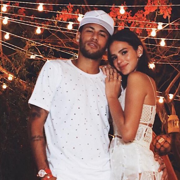 'Se conseguir, terei que ficar dois dias e voltar. Já fiz pior. Quando Neymar jogava no Barcelona, fui até lá para ficar só 24 horas e voltei', contou Bruna Marquezine