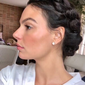 O beauty artist Ton Reis foi responsável pela make de Isis Valverde no casamento com André Resende