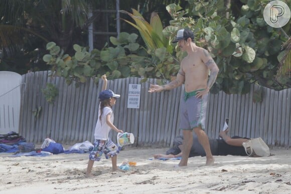 Anthony Kiedis é pai de Everly Bear, de 7 anos, do seu relacionamento com a modelo Heather Christie