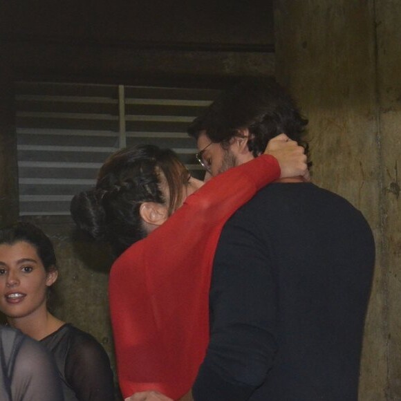 Fátima Bernardes contou qual é a música que embala o namoro com Túlio Gadêlha, 'É O Que Me Interessa', de Lenine: 'Tem versos lindos e que me dizem muito, como por exemplo 'eu quero estar cercada só de quem me interessa''