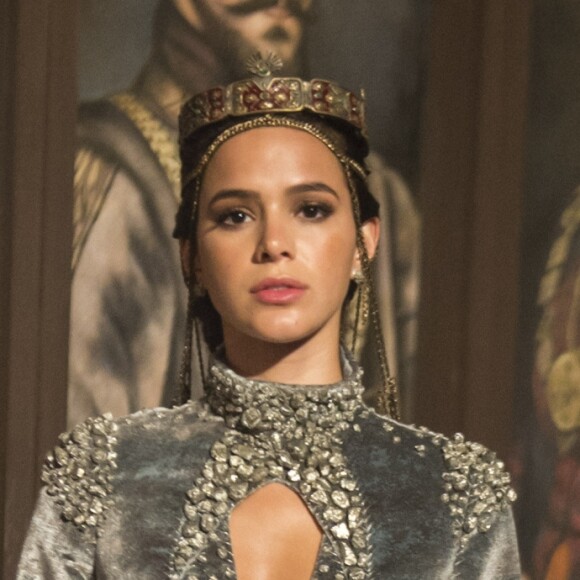 Otávio (Alexandre Borges) empurra Catarina (Bruna Marquezine) após duelo com Afonso (Romulo Estrela) nos próximos capítulos da novela 'Deus Salve o Rei'