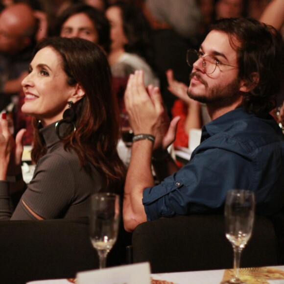 Túlio Gadêlha e Fátima Bernardes prestigiaram um show de Lenine no fim de semana