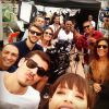 Agatha Moreira reuniu colegas de elenco e equipe técnica em uma selfie de despedida