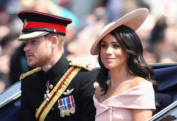 Meghan Markle pede opinião de Harry para se vestir para eventos da realeza