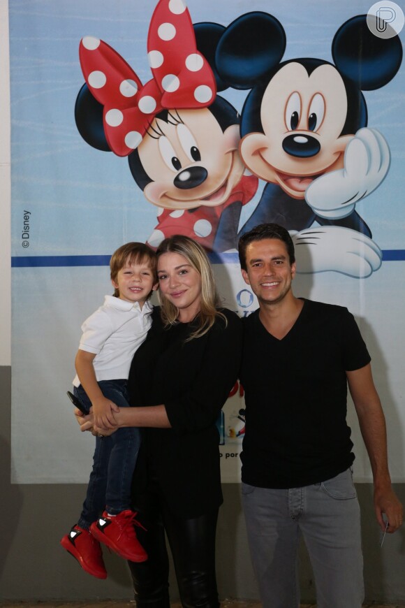 Luma Costa e Leonardo Martins conferiram o espetáculo Disney on Ice com o filho, Antônio, na Jeunesse Arena, na Barra da Tijuca, zona oeste do Rio de Janeiro, nesta quarta-feira, 13 de junho de 2018