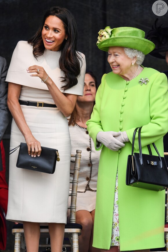 Meghan Markle e rainha Elizabeth II riram bastante durante a visita ao condado de Cheshire, em Londres, nesta quinta-feira, 14 de junho de 2018
