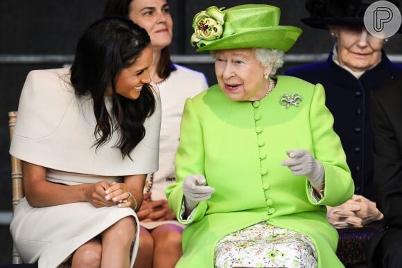 Meghan Markle e rainha Elizabeth II se divertiram na primeira viagem oficial juntas nesta quinta-feira, 14 de junho de 2018, em Cheshire, na Inglaterra