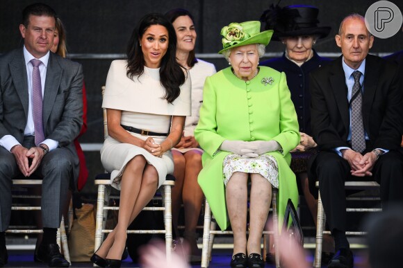 Meghan Markle e rainha Elizabeth II ficaram lado a lado durante a visita condado de Cheshire, em Londres, nesta quinta-feira, 14 de junho de 2018
