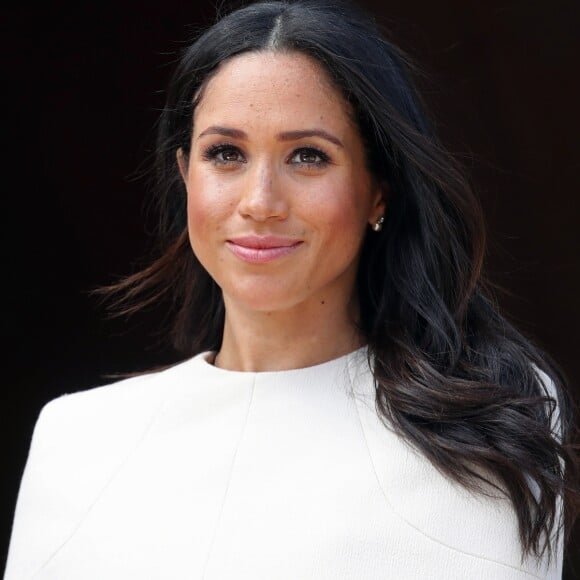 Meghan Markle exibiu uma make natural na visita ao condado de Cheshire, em Londres, nesta quinta-feira, 14 de junho de 2018