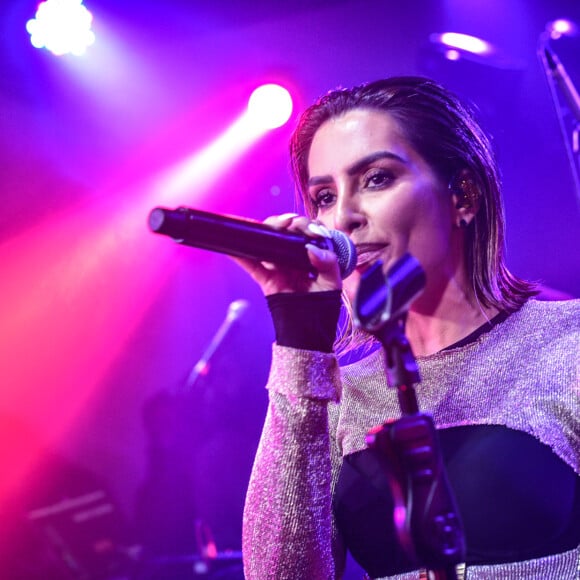 'Você se acha a mulher mais sensual da TV brasileira? Eu acho que você e Isis Valverde são disparadas, em empate técnico', disse um internauta a Cleo Pires no Twitter