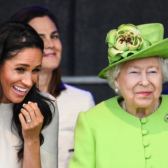 Meghan Markle e rainha Elizabeth II mostraram descontração durante primeiro evento solo da norte-americana com a monarca