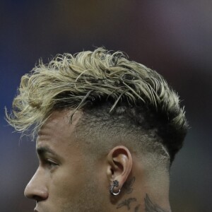 Neymar virou meme nas redes sociais por causa de seu cabelo