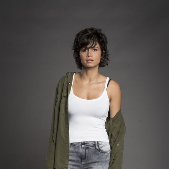 Nanda Costa atualmente vive a policial Maura na novela 'Segundo Sol'