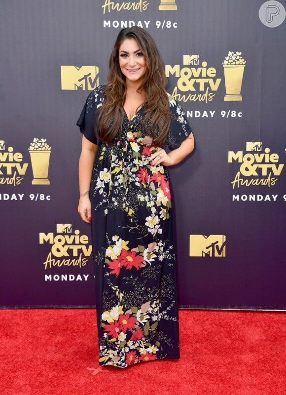 Deena Cortese no 2018 MTV Movie and TV Awards, realizado no Barker Hangar, em Santa Mônica, na Califórnia, Estados Unidos, em 16 de junho de 2018