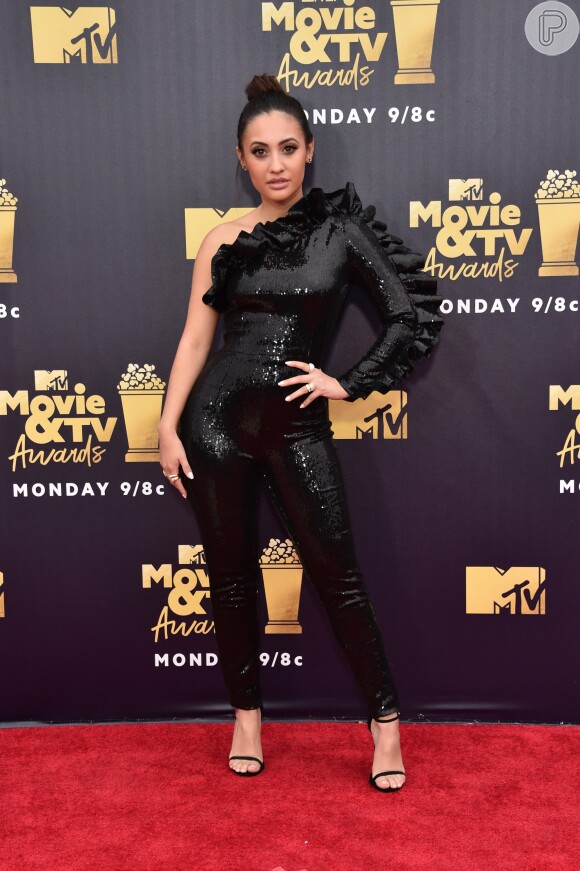 Francia Raisa no 2018 MTV Movie and TV Awards, realizado no Barker Hangar, em Santa Mônica, na Califórnia, Estados Unidos, em 16 de junho de 2018