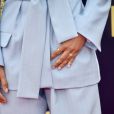 Detalhe dos anéis de  Yara Shahidi  no 2018 MTV Movie and TV Awards, realizado no Barker Hangar, em Santa Mônica, na Califórnia, Estados Unidos, em 16 de junho de 2018
