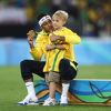 Carol Dantas mostrou Davi Lucca acompanhando o pai, Neymar, no jogo do Brasil na Copa do Mundo na Rússia