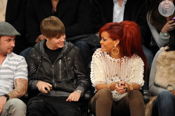 Justin Bieber e Rihanna se encontraram em jogo de basquete em Los Angeles, em 20 de fevereiro de 2011. Segundo a revista 'Life & Style', os artistas viveram um affair