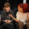 Justin Bieber e Rihanna se encontraram em jogo de basquete em Los Angeles, em 20 de fevereiro de 2011. Segundo a revista 'Life & Style', os artistas viveram um affair