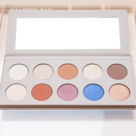 Entre os itens da linha de Kim Kardashian e Mario Dedivanovic está a paleta de sombras com dez cores no valor de $45, cerca de R$ 168