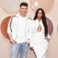O maquiador Mario Dedivanovic e Kim Kardashian têm uma linha de maquiagens em parceria