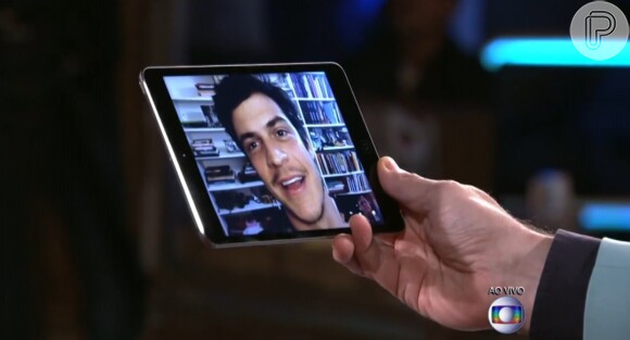 Mateus Solano conversa com Pedro Bial pelo tablet em programa sobre o 'Homem Digital'