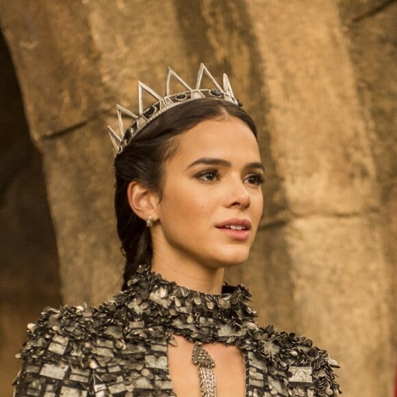 Catarina (Bruna Marquezine) não se abala com a ameaça de Diana (Fernanda Nobre) na novela 'Deus Salve o Rei': 'Afonso (Romulo Estrela) não acreditaria em você. Eu estou grávida de um filho dele!'