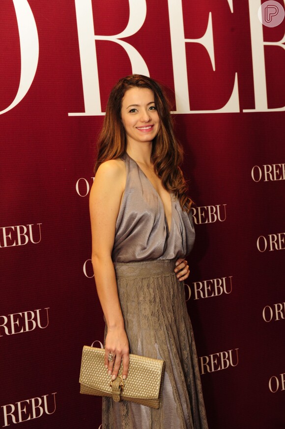 Bianca Müller interpreta Mirna em 'O Rebu'; atriz faz o papel de amante de Bernardo Rezende (José de Abreu)