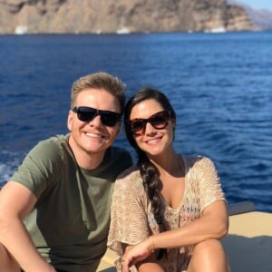 Thais Fersoza e o marido, Michel Teló, desembarcaram na Grécia no dia 12 de junho