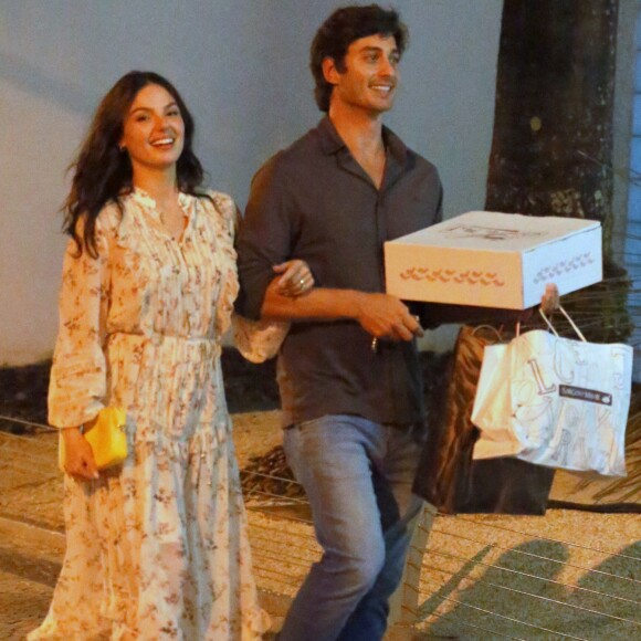 Isis Valverde comemorou o aniversário do marido, André Resende, em um sushi bar no Leblon, zona sul do Rio, nesta quarta-feira, 20 de junho de 2018