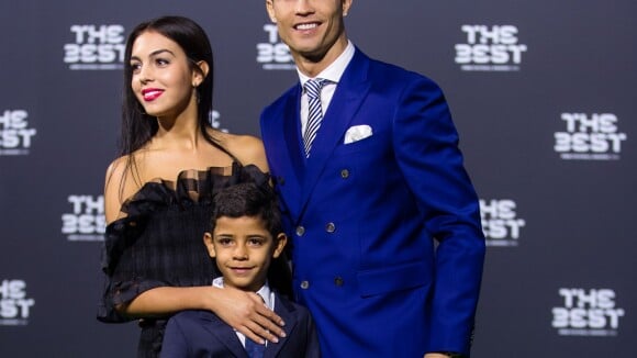Mulher de Cristiano Ronaldo deixa amiga boquiaberta ao exibir anel milionário