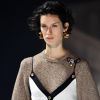 Aposta da Louis Vuitton: tricô sob o vestido. Quentinho e estiloso