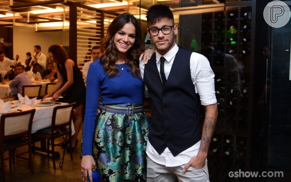 Bruna Marquezine assiste ao último capítulo de 'Em Familia' com Neymar, na churrascaria Pampa Grill, na Barra da Tijuca, Zona Oeste do Rio de Janeiro