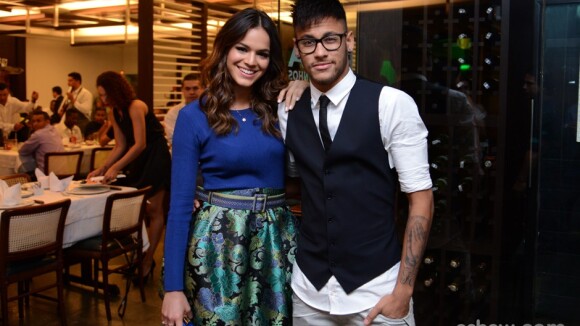Bruna Marquezine e Neymar assistem juntos ao último capítulo de 'Em Família'