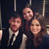 Bruna Marquezine e Neymar não negaram fotos com os convidados presentes na confraternização de despedida da novela