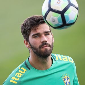 Natália Becker, mulher do goleiro Alisson, ainda escreveu em rede social: 'Que Deus nos abençoe e que a vontade d'Ele se cumpra na nossa vida!! Parabéns para nós!!'