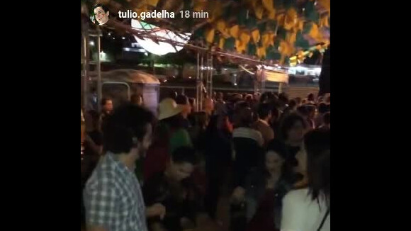 Fátima Bernardes foi filmada dançando pelo namorado, Túlio Gadêlha, em festa típica nesta sexta-feira (22)